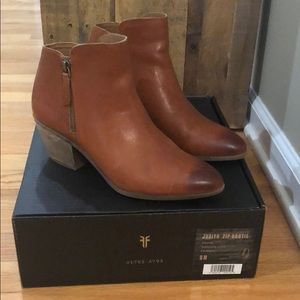 Frye Judith ZIP Bootie